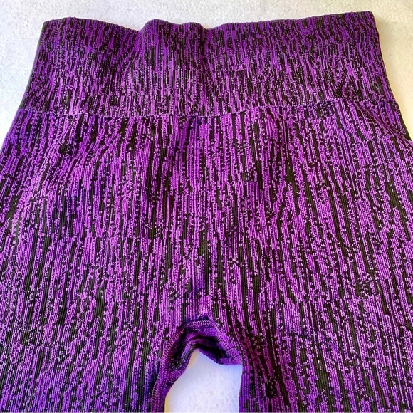 Athleta Flurry Elemental Tight leggings Snowscape Black Basalt Violet women’s M - Picture 6 of 10